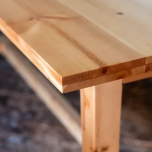Stammtisch „Re:Form“ — Der Gasthaustisch, neu gedacht — aus einer alten Zirbenholz-Wandverkleidung.