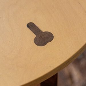 Couchtisch „ZipfelZapfen“ (B-Ware) — Nierenform der 60er, durchgestemmte Zapfen mit Augenzwinkern.