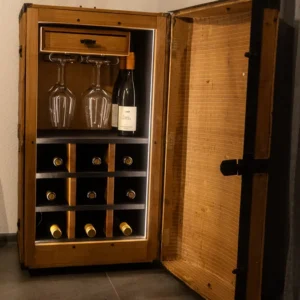 WeinZeit — Ein Reisekoffer aus dem 20. Jahrhundert, der zum Weinschrank wurde.